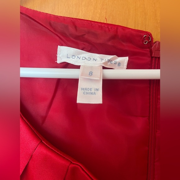 London Times 8 red satin sleeveless sheath midi bodycon dress w/ faux wrap front - Picture 2 of 7